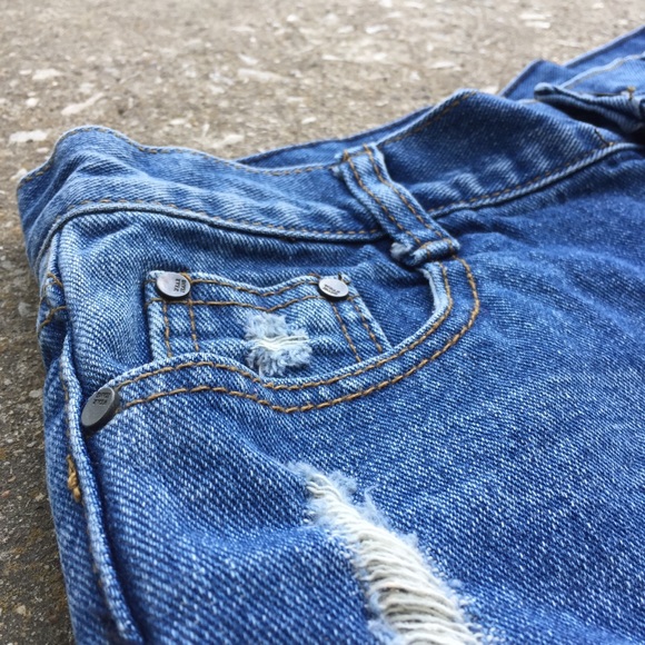 Distressed Jean Shorts! - Picture 6 of 9
